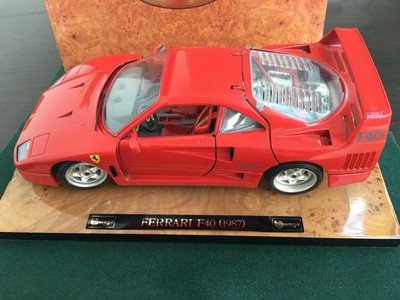 BBurago / Burago Italy 3732 Model 1987 Ferrari F40 on Display