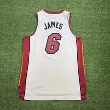 LeBron James Memorabilia Falls Further Behind Kobe Bryant, Michael Jordan 19