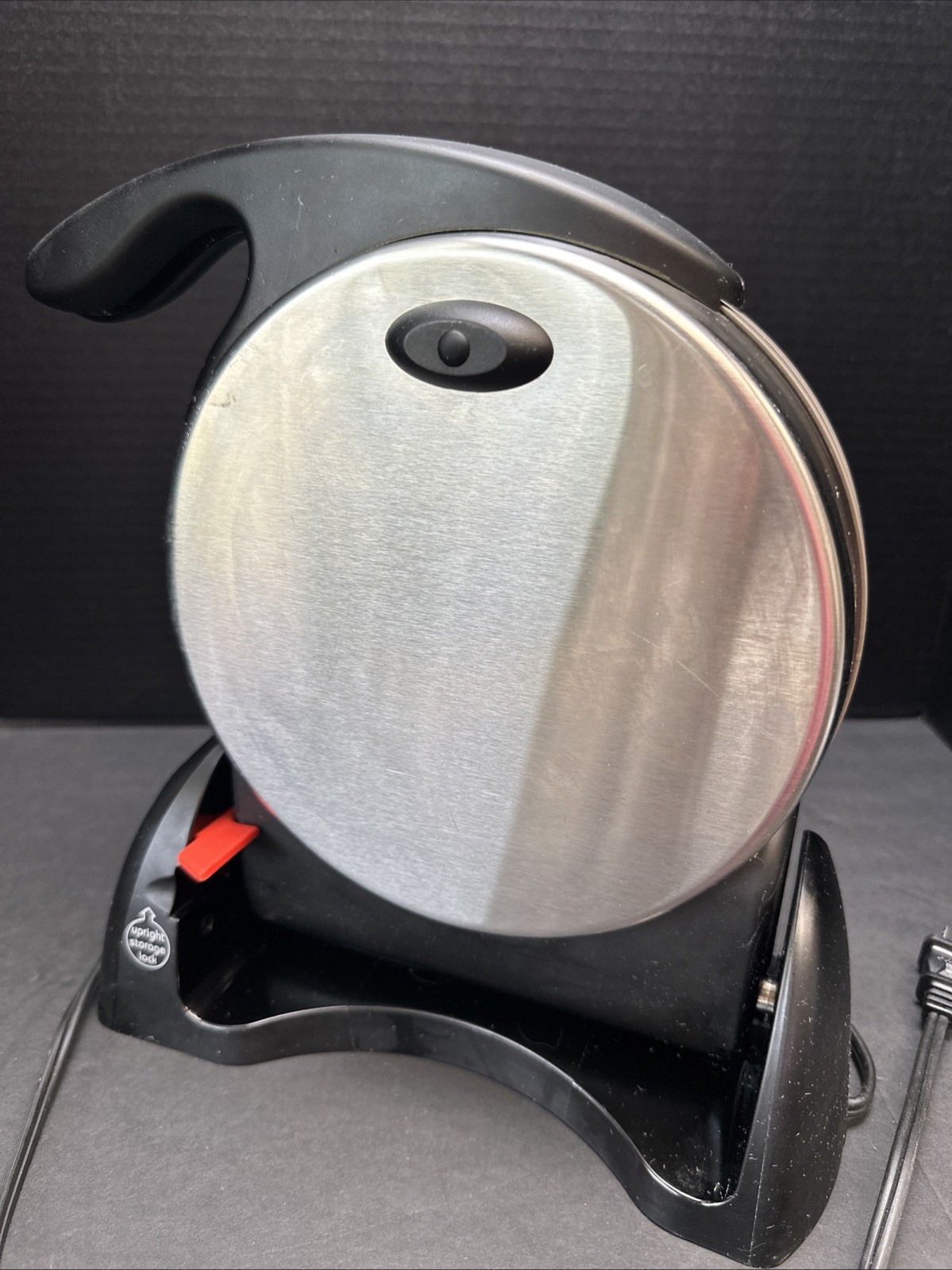 Presto FlipSide Belgian Waffle Maker Electric Non Stick TESTED WORKS Small Dent