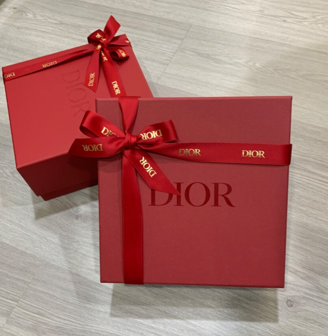 ら*送様 Christian Dior More than a simple gift, give her a declaration of love. Our
