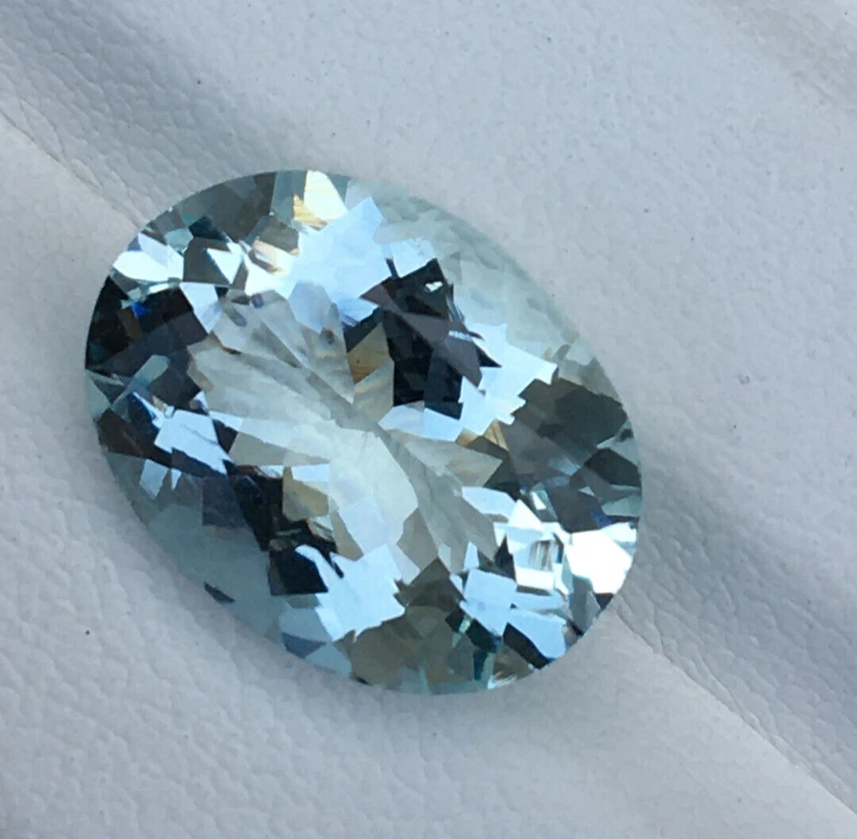 Excellent natural aquamarine oval cut gemstone good blue color 4.25 carat - Image 4 of 4