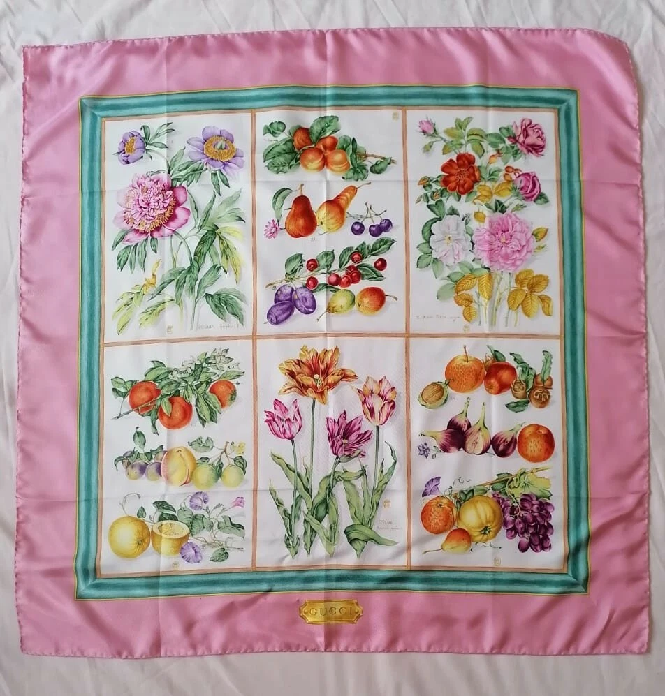 Foulard GUCCI en Soie Gucci Silk Scarf
