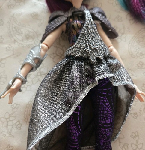 Ever After High Dragon Games Raven Queen - Picture 3 of 5