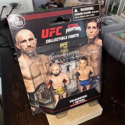PMI UFC 266 Octagon Fighters Collectible Volkanovski Vs Ortega Figures 2 Pack