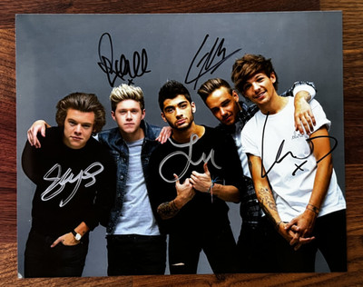 ONE DIRECTION Signed (Harry, Liam, Zayn, Niall, Louis) 8x10 Autograph + COA