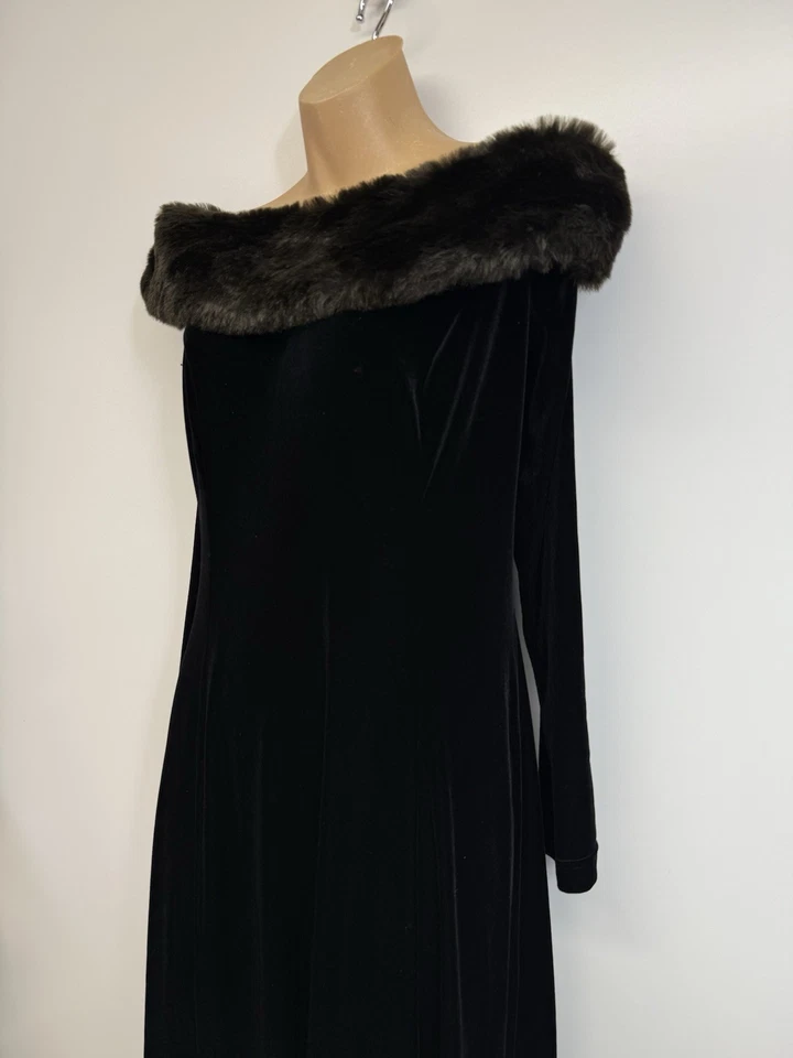 Cachet Black Velvet Dress Faux Fur Collar Off Shoulder Gown Holiday Size 10 - Image 3 of 4
