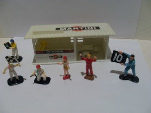 Vintage MARTINI RACING SNACK SHACK w/ 6 figures for 1/32 scale slot cars