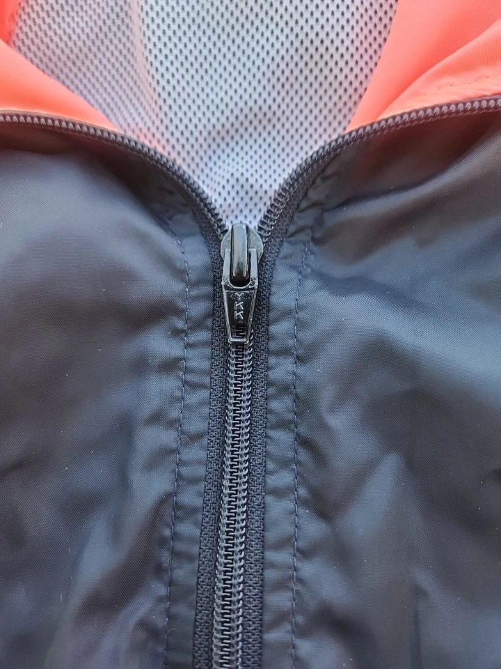 Abrigo de chándal Nike para mujer años 80 negro coral rosa mediano vintage de colección capucha con cremallera Foto 2 de 4