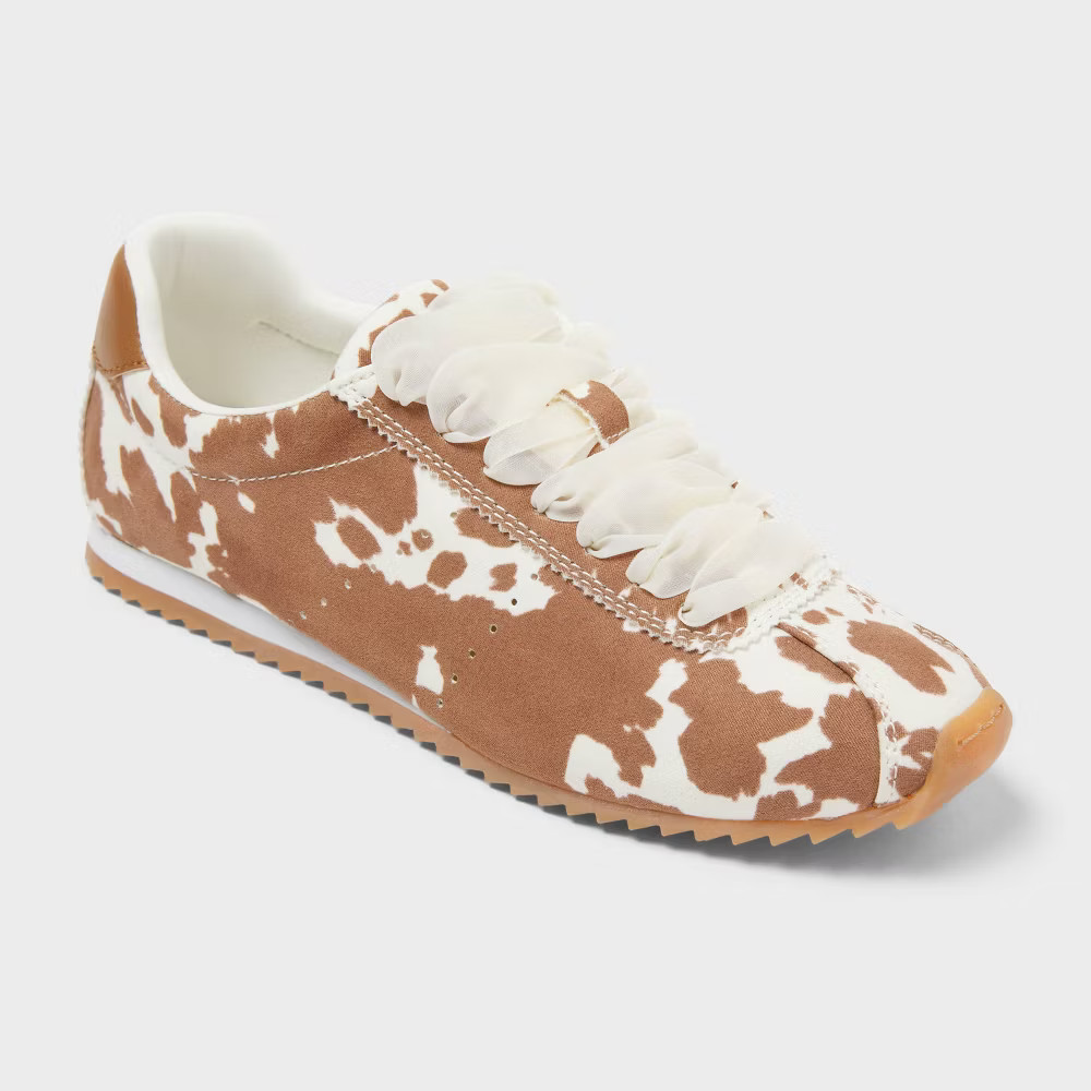 Women’sJojoSneakerswithMemoryFoamInsole–UniversalThreadCream8.5