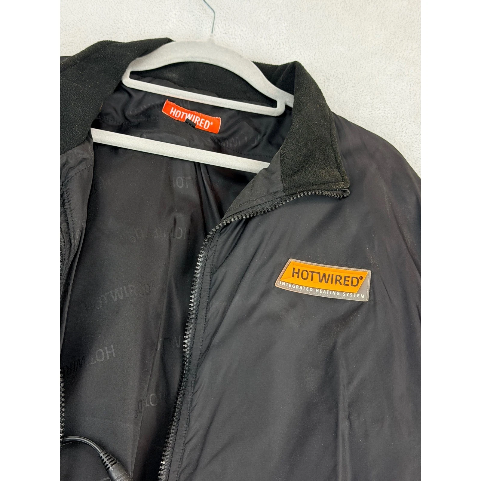 HOTWIRED Men's Medium Black Integrated Heated Jacket Liner Full Zip Works Great!
Opens in a new wind