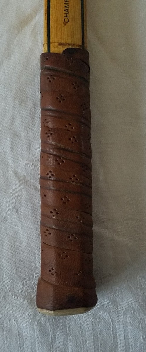 Raquette de tennis vintage en bois Hilton Autograph avec housse et ten – Le Sélectionneur - Brocante en ligne