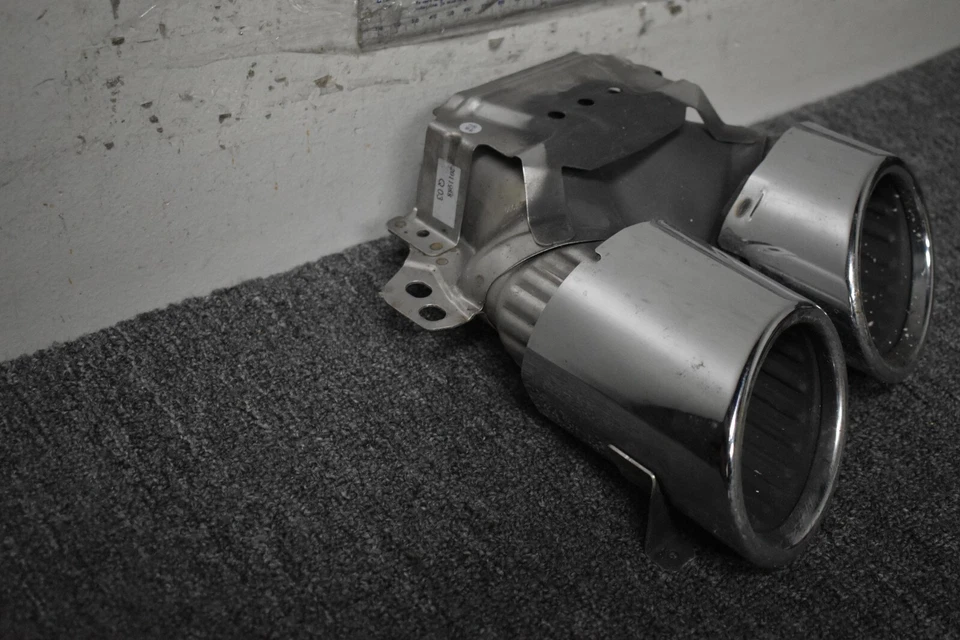 Mercedes Benz AMG GT53 2019-2021 extensión de tubo de escape base OEM de fábrica Foto 2 de 4