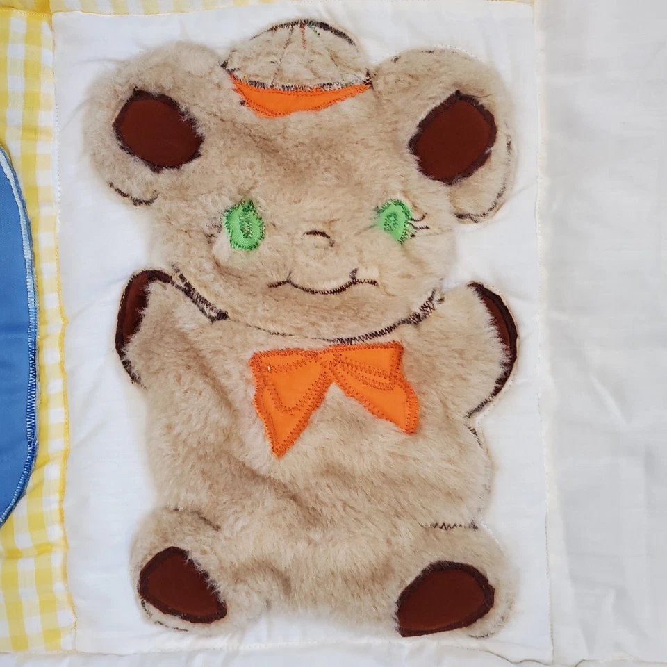 Edredón tapiz vintage ABC Animal Nany tapiz amarillo a cuadros colgante de pared 44 X 51 Foto 3 de 4