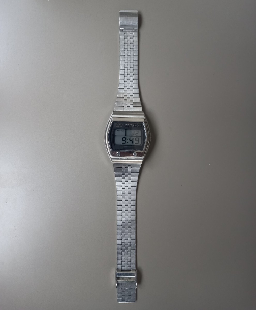 Vintage Seiko Quartz LCD Digital Alarm Watch A031-5000 Japan