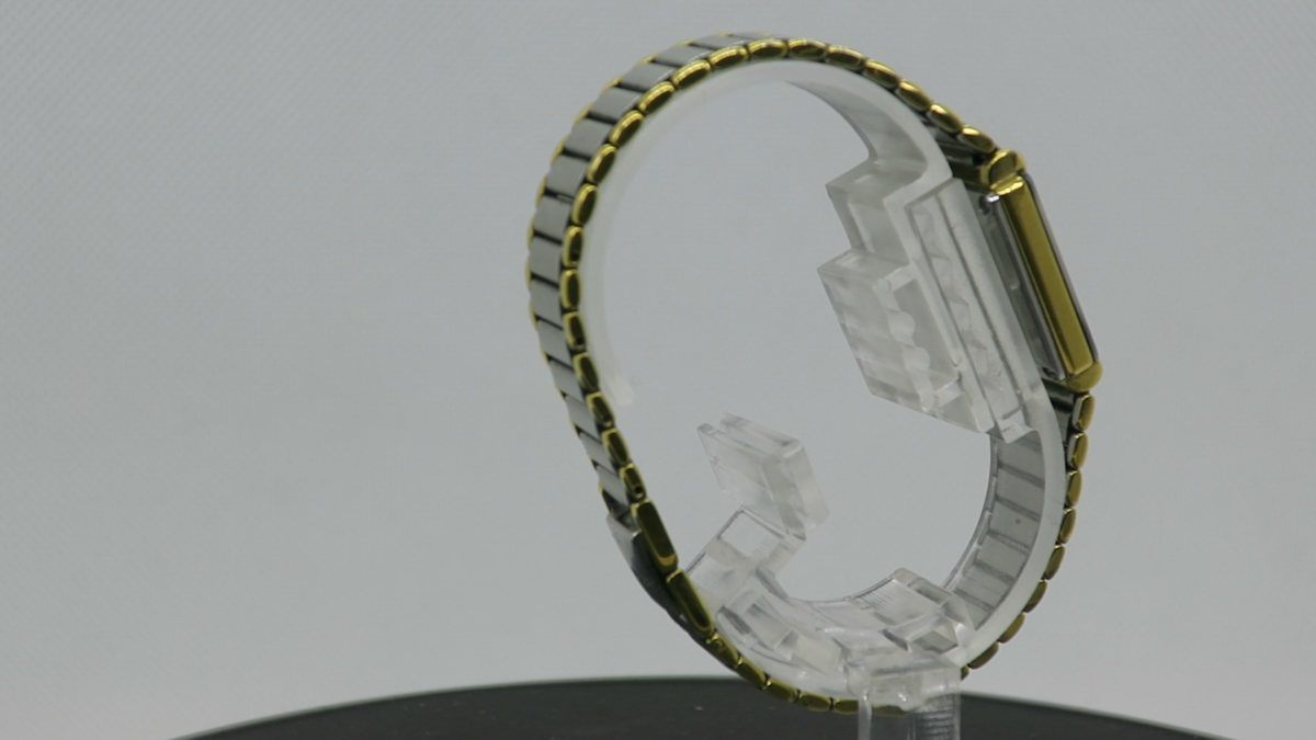 RADO sapphire crystal レディース腕時計　黒×ゴールドカラー RADO Women's Watch: Elegant Black Dial