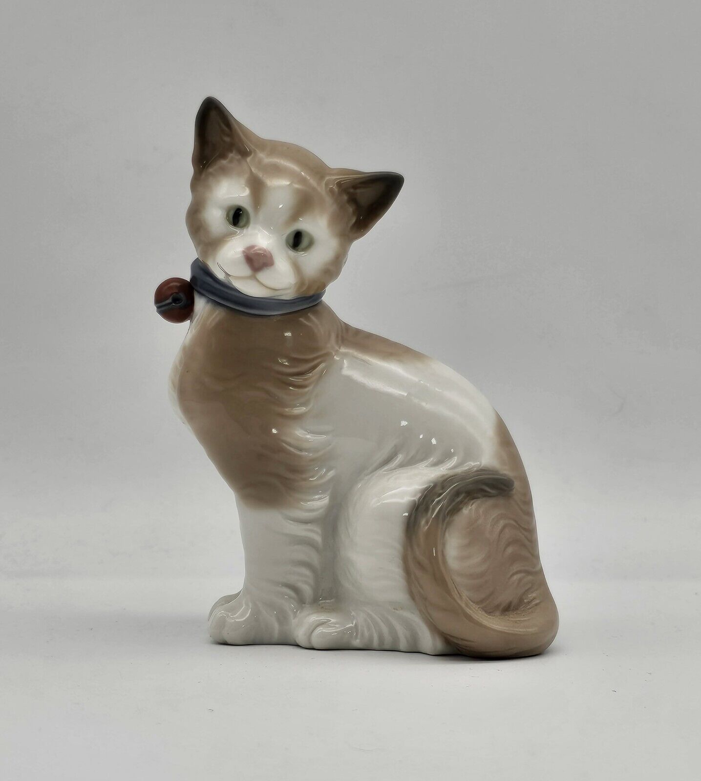 Vintage Lladro Porcelain Cat Figurinine Retired 1982 -5.25 " 