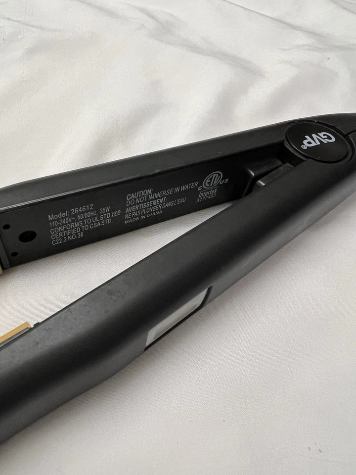 Plancha de peinado digital de cerámica y titanio de 1" de Value Products genérico en comparación con Chi Foto 2 de 4