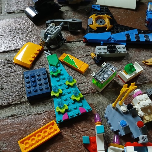 BIG LOT OF LEGO MINIFIGURES/ROBOT/VEHICLES PARTS & ACCESSORIES (2lbs 10oz) IUC - Picture 13 of 23