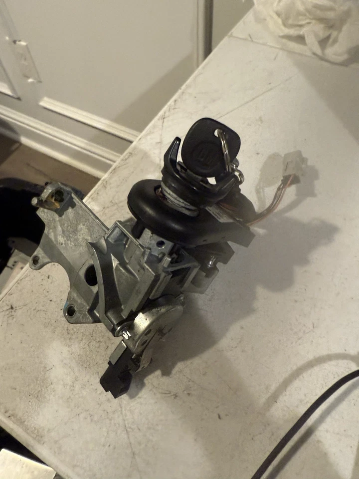 Interruptor de montaje de cilindro de bloqueo de encendido Cadillac CTS 2003-2007 CON LLAVE OEM Foto 3 de 4