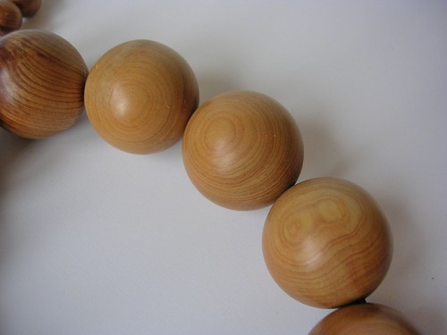 Vintage Chinese Wooden Beaded Bracelet with Rosewood Case - Picture 5 of 24