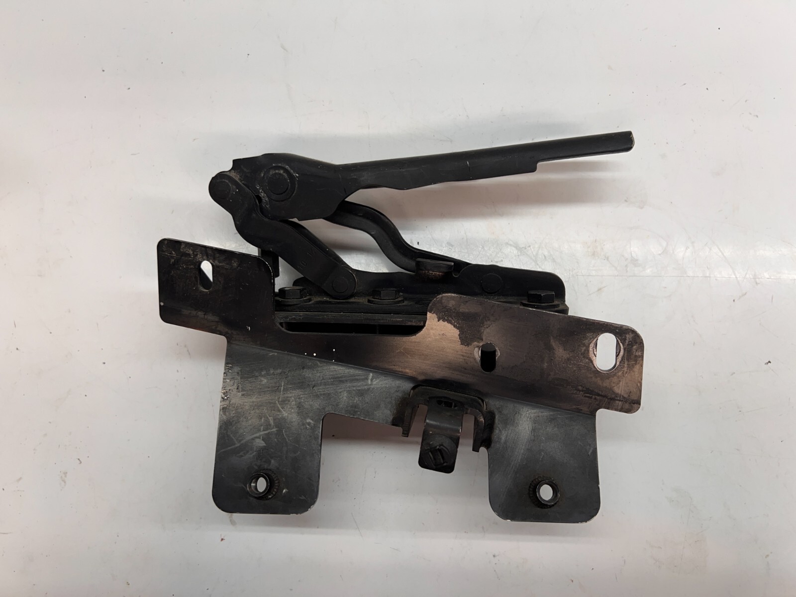 LAMBORGHINI AVENTADOR 740 REAR LEFT TRUNK DECK LID HINGE BRACKET OEM 470827301A
