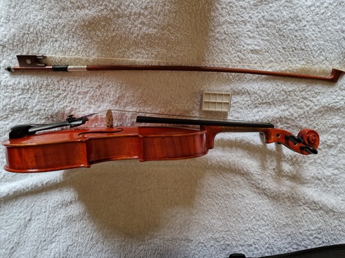 Quarter size Violin by Gear 4 Music with bow and hard case - Picture 5 of 7