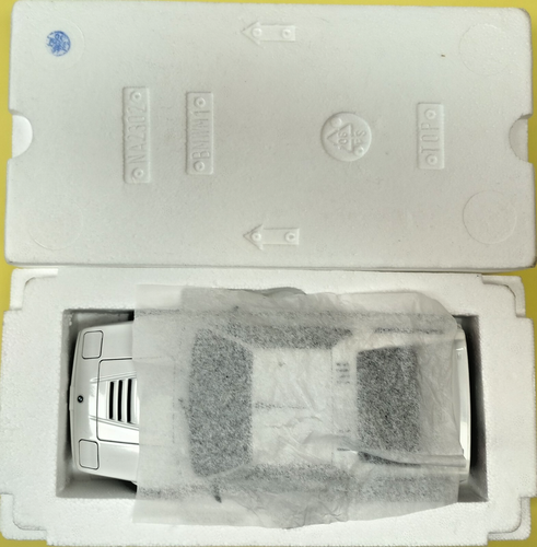 BMW M1 wersja drogowa rok prod. 1978 biała, L.E. 2500 szt Norev 183221 1:18 - Zdjęcie 10 z 12