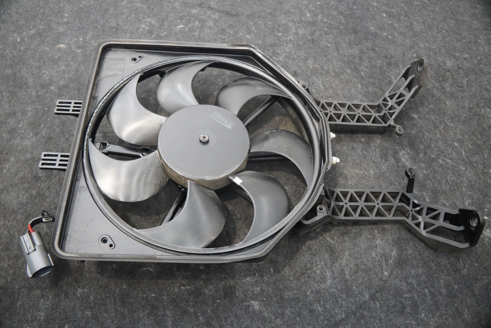 Rear Right Electric Radiator Cooling Fan Motor Shroud 13L0208CP McLaren 570S 18