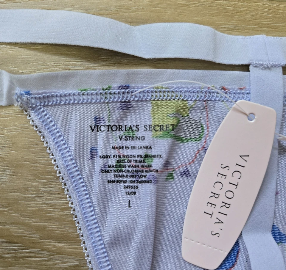 Nuevo con etiquetas Bragas Vintage Victoria's Secret Azul Floral Sedoso Satén Tanga en V Arco L Foto 3 de 3