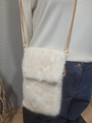 Alex- Max Felltasche Plüsch  sandbeige mit Goldkette  Handytasche