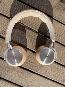 Bang & Olufsen H4 2nd Generation ベージュ Compare Headphones: Beoplay H4 2nd Gen - Beoplay H9 3rd Gen | B&O