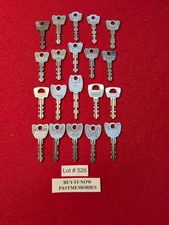 LOT OF 20 "MASTER" PADLOCK KEYS, MILWAUKEE WIS. OLD VINTAGE ANTIQUE LOT #526