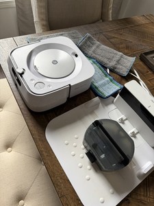iRobot Braava Jet Robot Mop & Charging Dock & 4 heads & Bona floor cleaner 