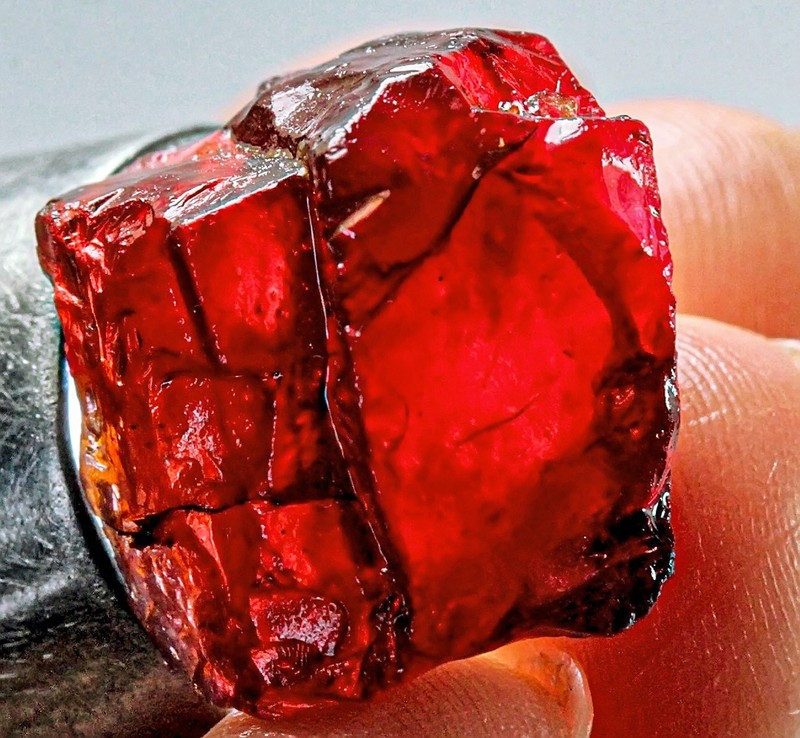 37Ct Natural Mozambique Red Garnet Rhodolite Facet Rough Specimen YHEA51