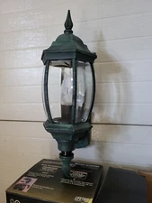 Dusk to Dawn Outdoor Wall Light, Motion Sensor Wall Sconce Lighting verde green