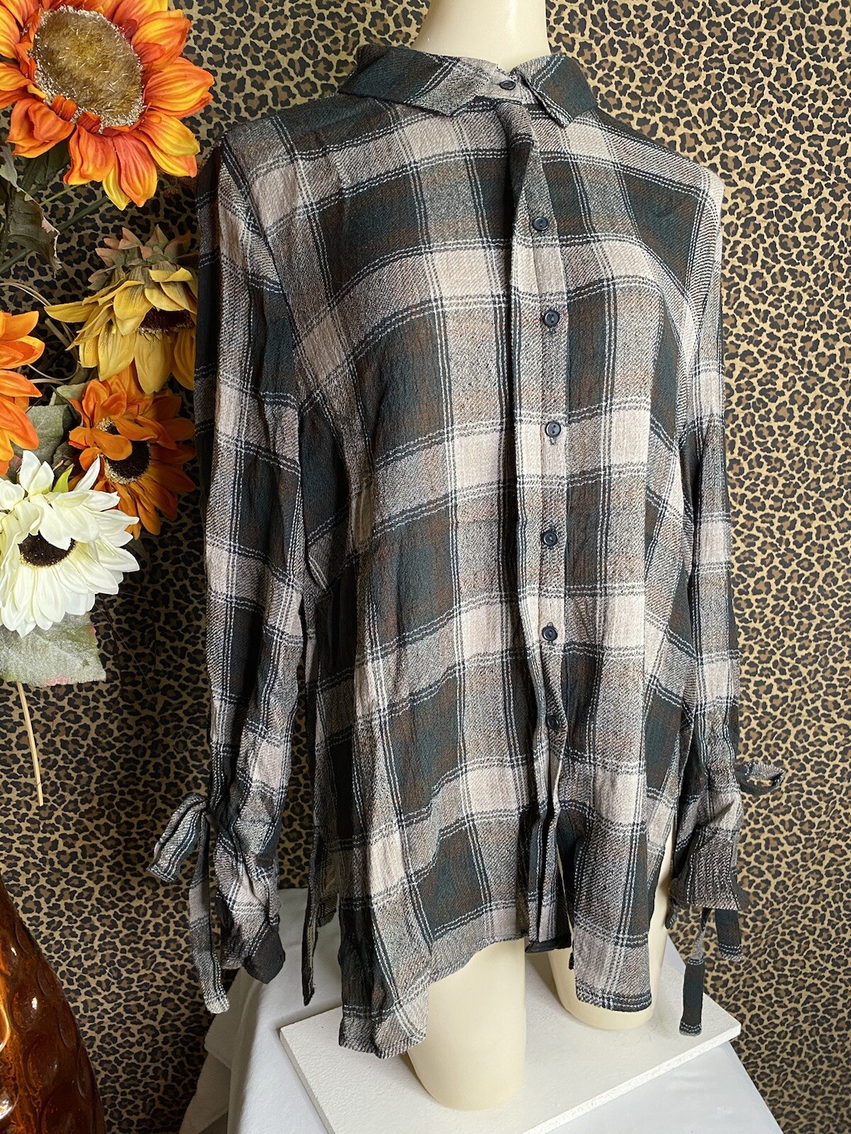 🦋DOE & RAE🦋Hunter Green Button Down Long Sleeve Shirt W/Wrist Ties NWT