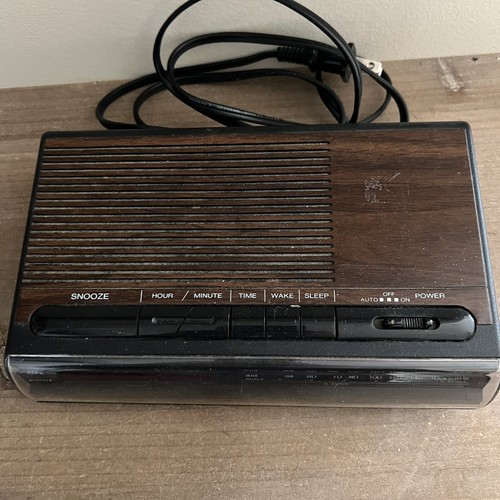 Emerson Digital Alarm Clock Radio Woodgrain RED5520 Vintage Tested Works - Picture 2 of 5