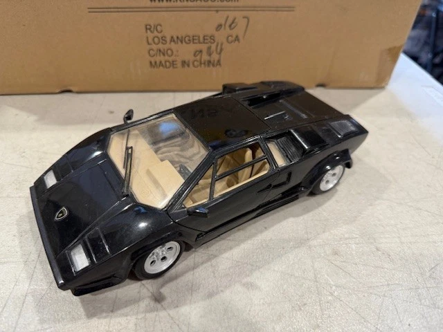 1 18 DIECAST LAMBORGHI COUNTACH  POLISTIL MODELS  IN BLACK - Image 2 of 4