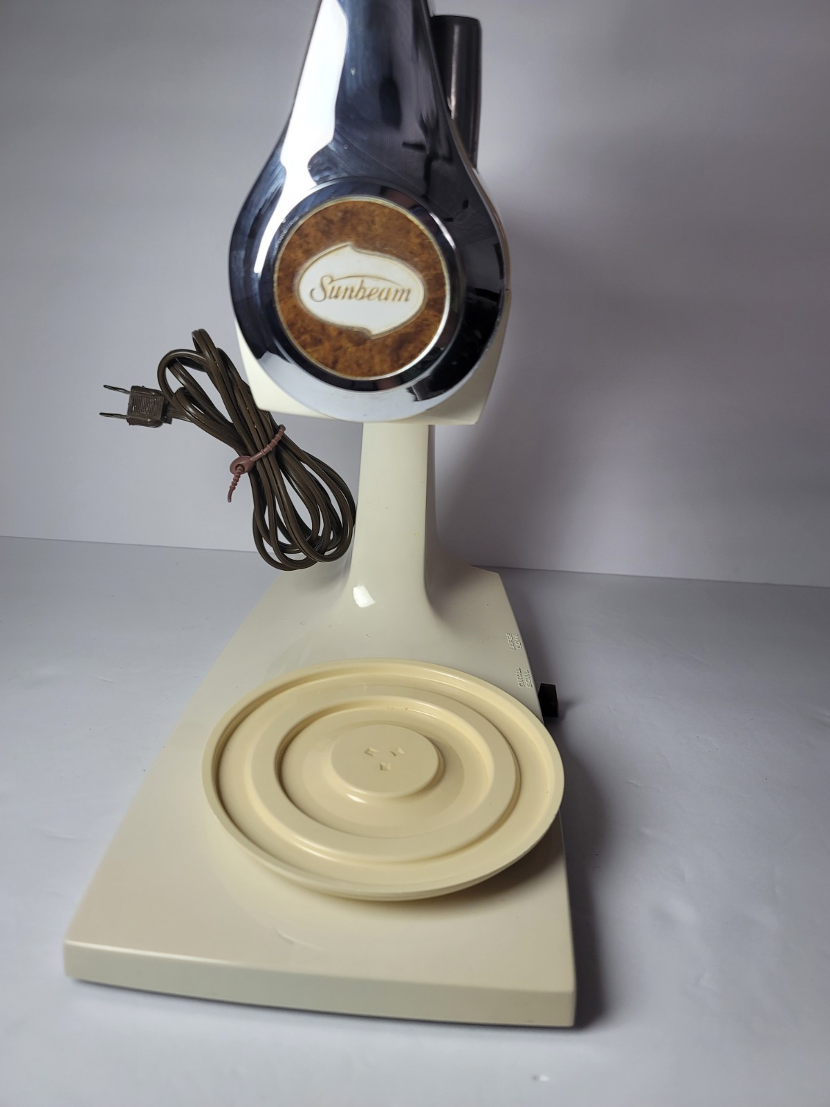 Vintage Sunbeam Mixmaster Cream 12 Speed Stand Mixer 2 Bowls & Beaters Works