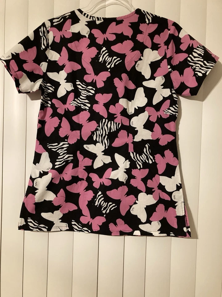 Blusa Médica NrG by Barco Elastizada Mariposa Colorida Manga Corta Talla Pequeña Mediana Foto 2 de 4