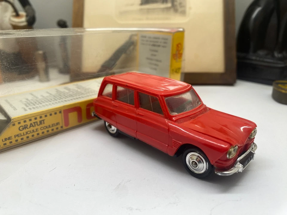 ANCIENNE NOREV PLASTIQUE CITROEN AMI 6 BREAK N°2 ECH 1/43 EME - Photo 3/4