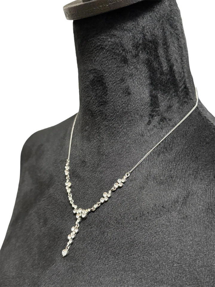 Collar Claire’s Plata Gota en Y con Estrás Transparente Cluster Foto 3 de 4