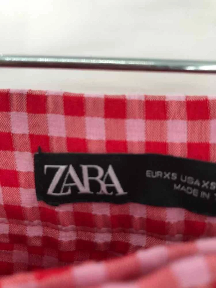 Pantalones informales Zara rojos talla XS de segunda mano con estampado a cuadros Foto 3 de 3
