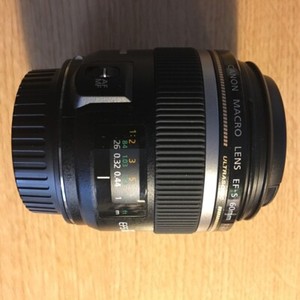 Canon EF-S 60mm F/2.8 Macro USM Lens. Portrait Lens in Excellent Condition-Black