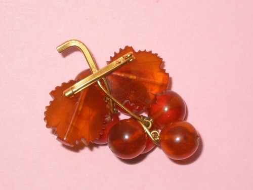 Hand Crafted Vintage Amber & Gold Plate Grape Bunch Pin - Picture 2 of 2