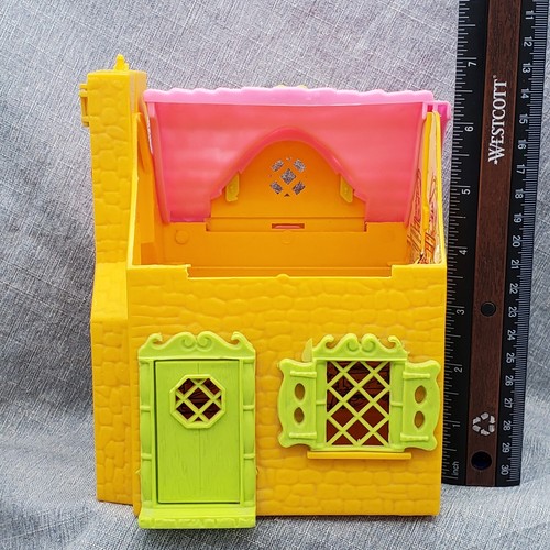 Casa de juegos vintage rosa techo amarillo casa de muñecas de 7 pulgadas para figuras de 2 pulgadas - Imagen 24 de 24