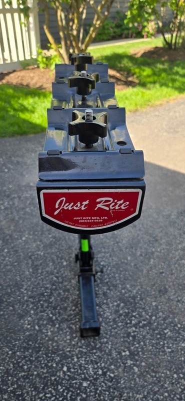 Just Right 2" Hitch Mount Bike Rack. Great Shape. PICK UP ONLY!!