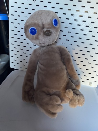 ET The Extra Terrestrial 12” Inch Plush 1982 Showtime Kamar Plush