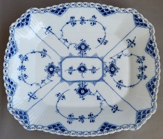 ROYAL COPENHAGEN SCHALE 1143 MUSSELMALET VOLLSPITZE 26 CM