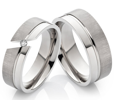  Eheringe Verlobunsringe aus Titan mit Zirkonia und Ringe Gravur TD107
